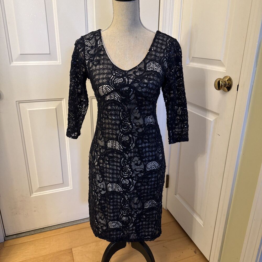BEAUTIFUL BODY CON Marina Navy Dress longsleeved knee length lace keyhole Size 4